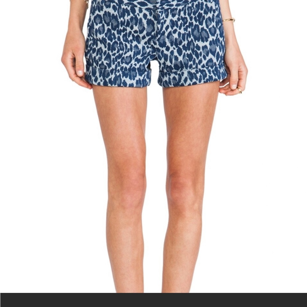 Alice + Olivia blue leopard short. Size 0